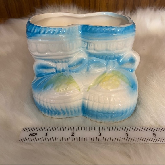 🛍️3/$30 Vintage blue & white ceramic baby booties planter made in Japan - Picture 7 of 11